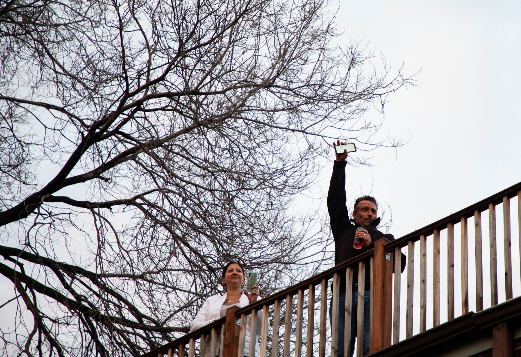 Man brings neighbor together in the wake of socical distancing to sing a song from his balcony every night